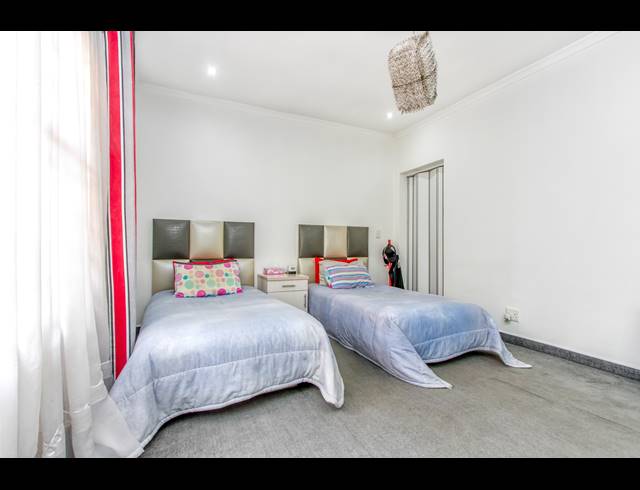 4 BEDROOM FREEHOLD FOR SALE IN MARLBORO GARDENS